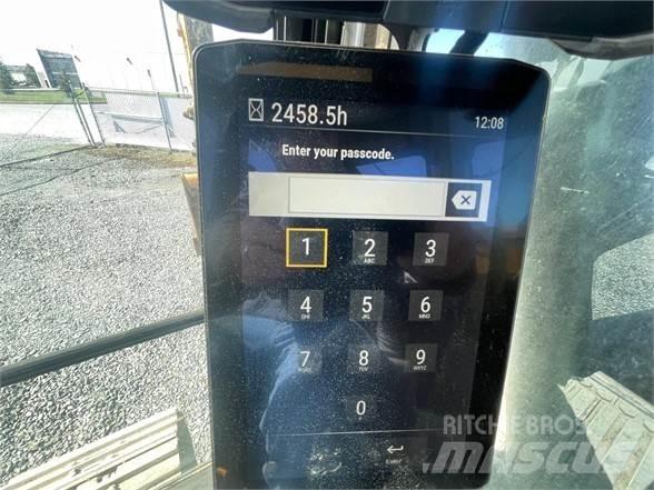 CAT 320 حفارات زحافة