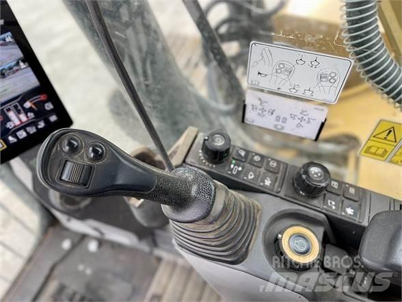 CAT 320 حفارات زحافة
