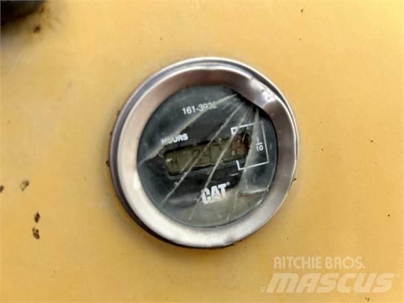 CAT D3G LGP بلدوزرات مجنزرة