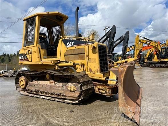 CAT D4G بلدوزرات مجنزرة