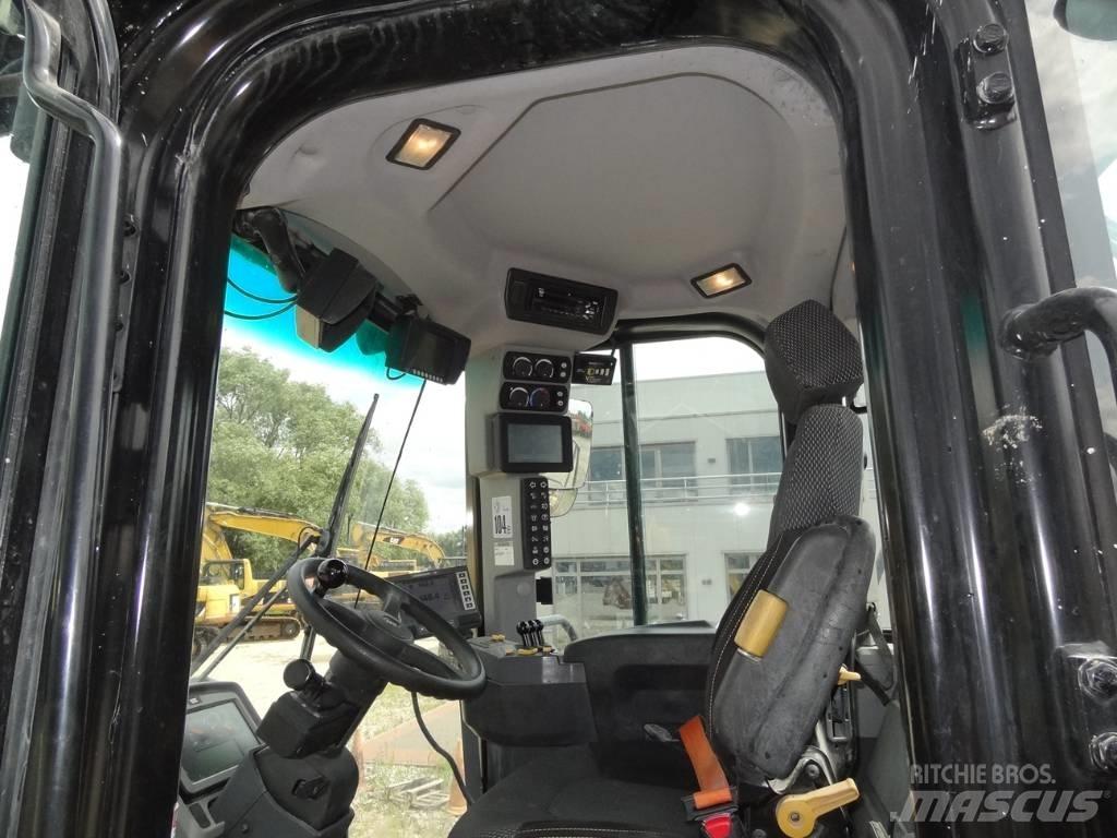 CAT 962 M لوادر بعجل