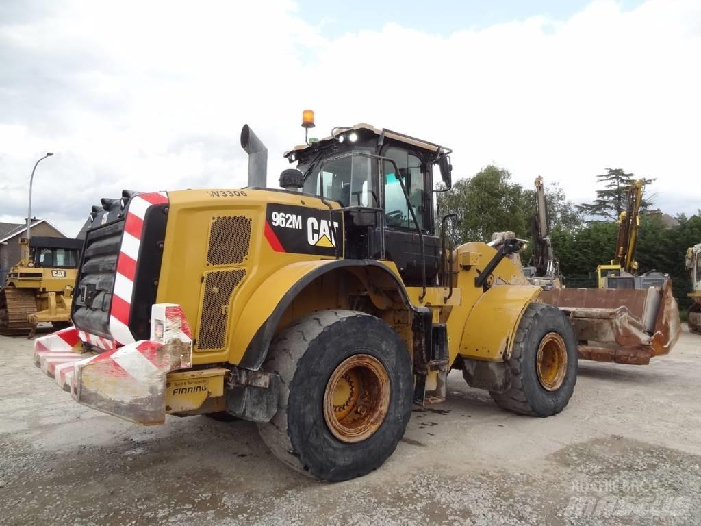 CAT 962 M لوادر بعجل