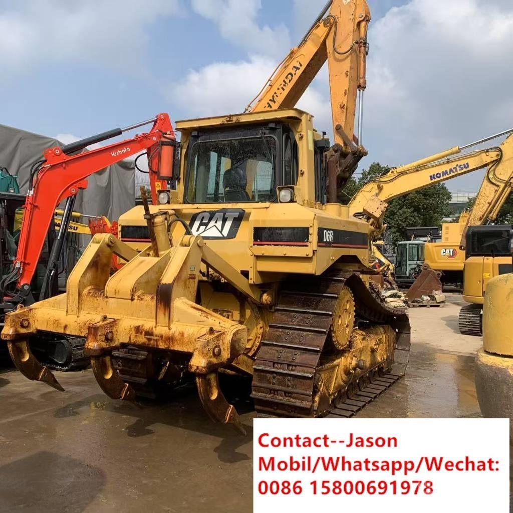 CAT D 6 R III بلدوزرات مجنزرة