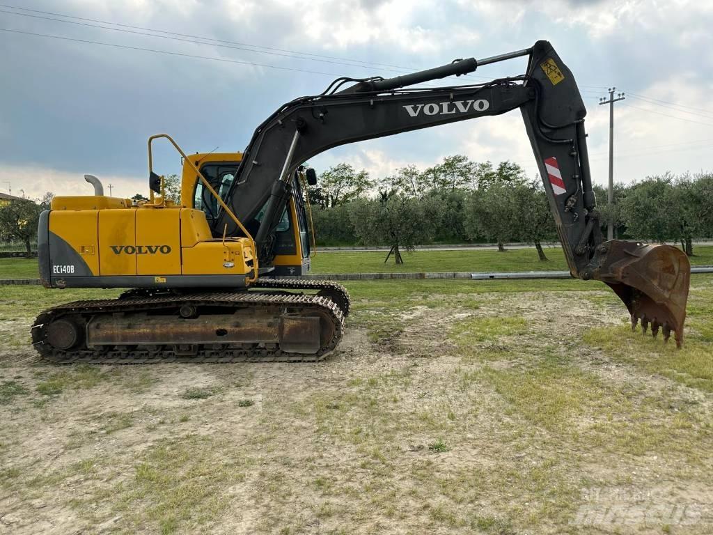 Volvo EC 140 B حفارات زحافة
