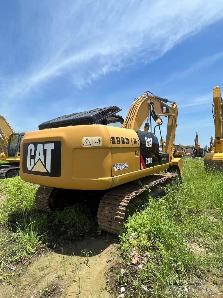 CAT 320d حفارات زحافة