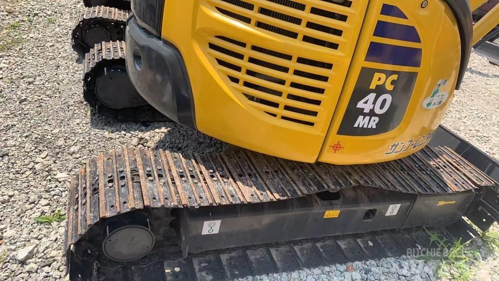 Komatsu PC 40 MR حفارات زحافة