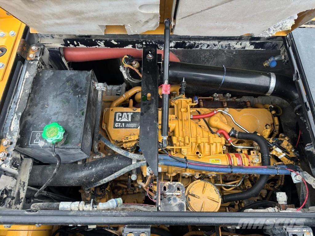 CAT MH3022 مناولات المخلفات / مناولات صناعية