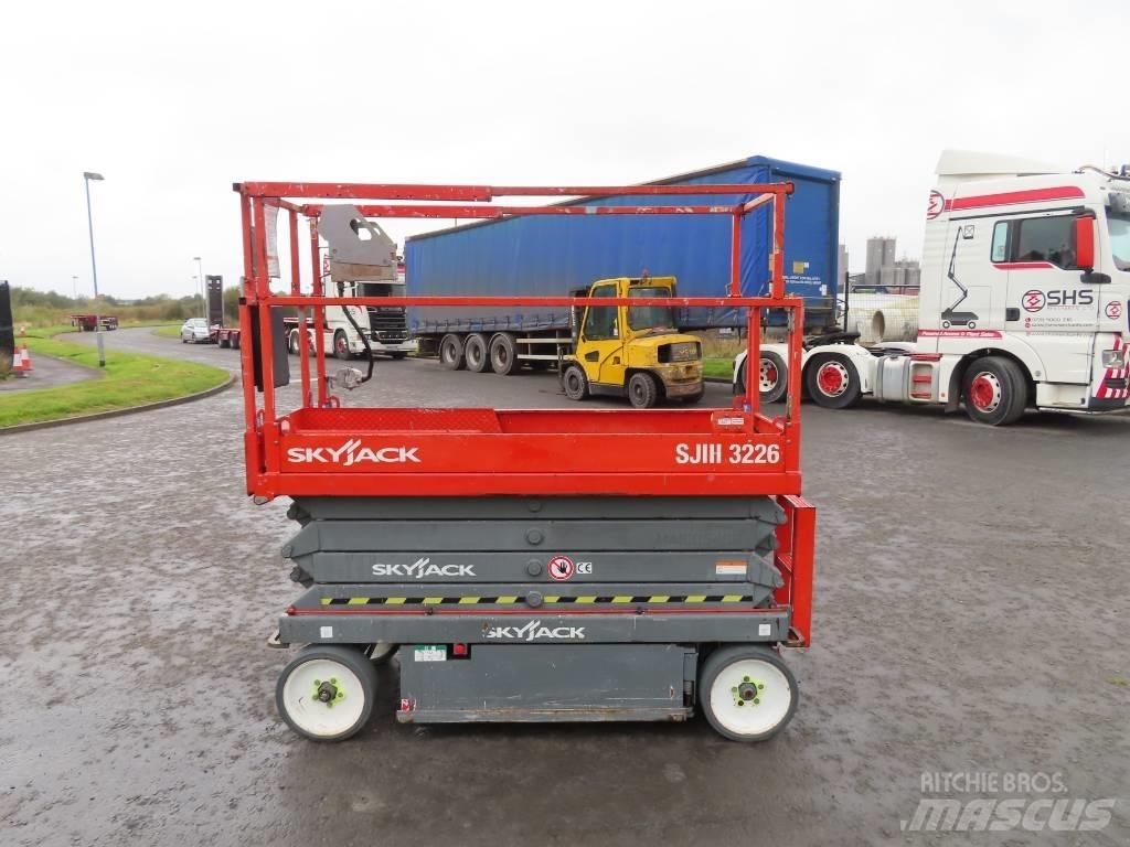SkyJack SJ III 3226 رافعات مقصية الشكل