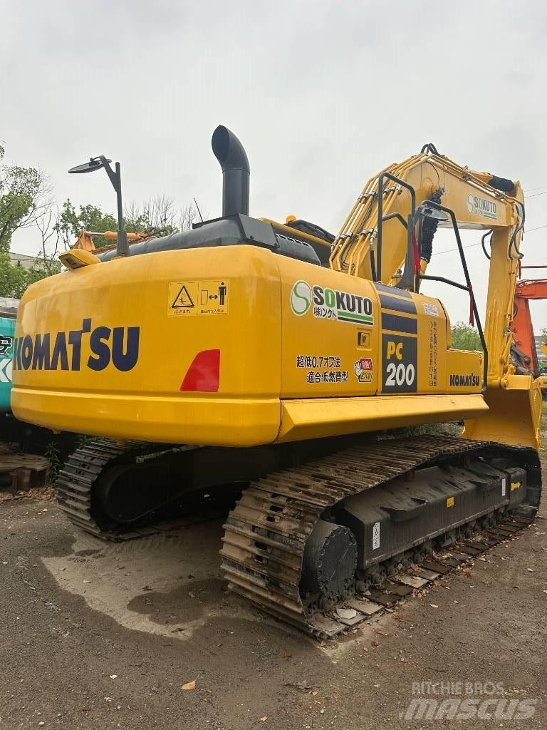 Komatsu PC 200-8 حفارات زحافة