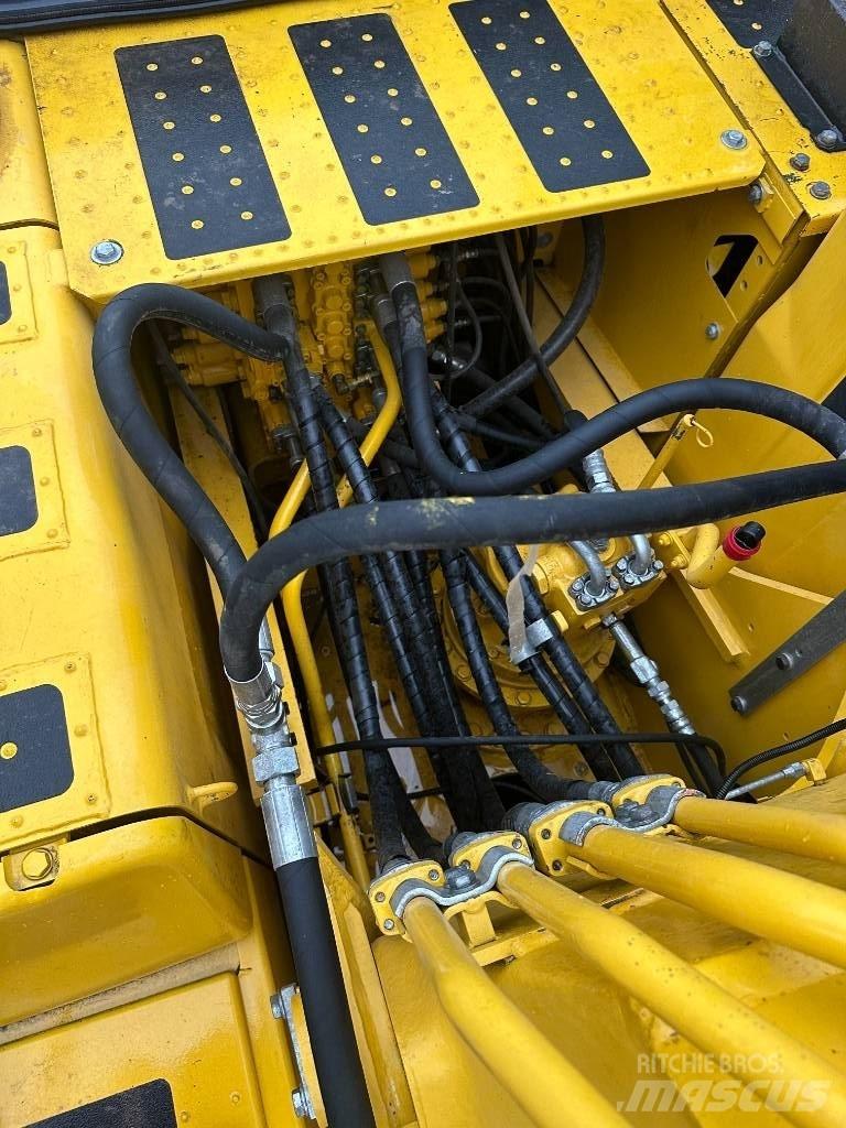 Komatsu PC 200-8 حفارات زحافة