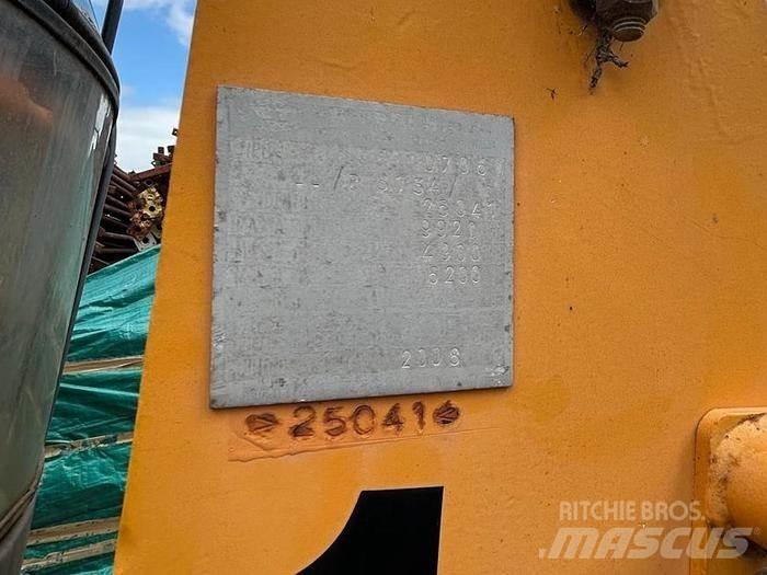 Venieri 10.23C لوادر ذات جرافات عكسية