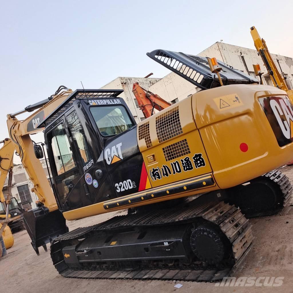 CAT 320 D2L حفارات زحافة