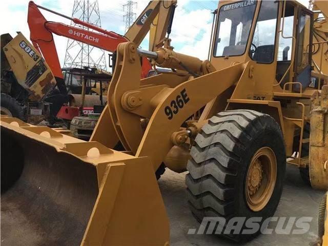 CAT 936 E لوادر بعجل