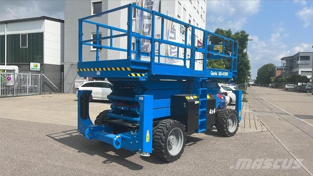 Genie GS-4390RT رافعات مقصية الشكل