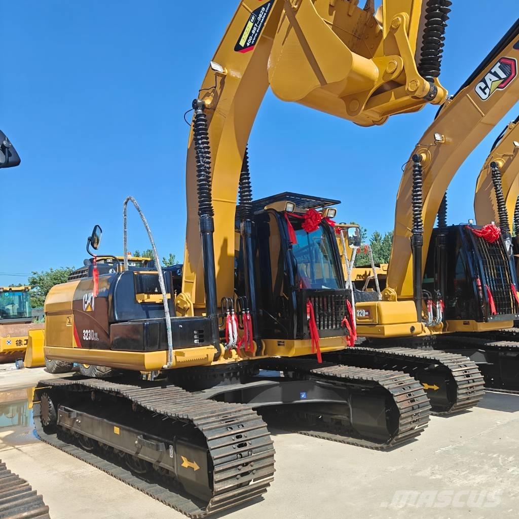 CAT 320 D حفارات زحافة
