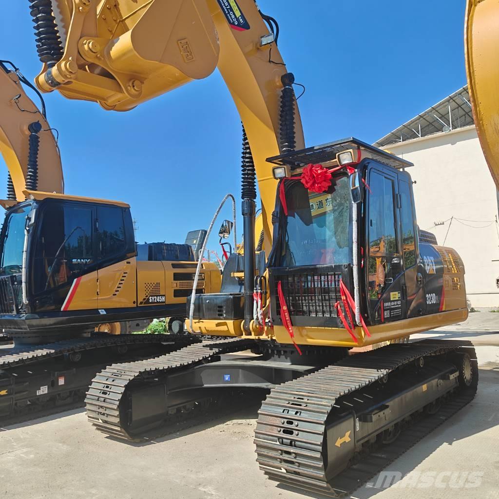 CAT 320 D حفارات زحافة