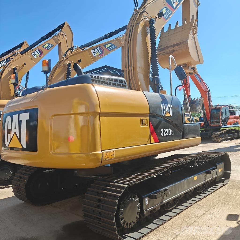 CAT 320 D حفارات زحافة