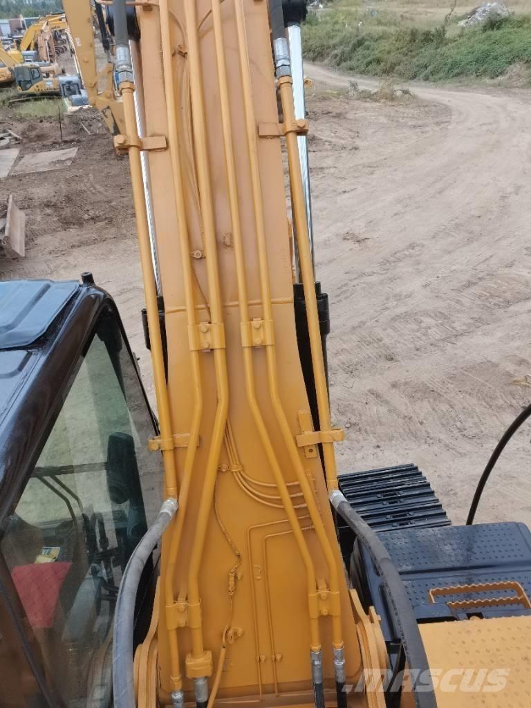 CAT 320 D حفارات زحافة