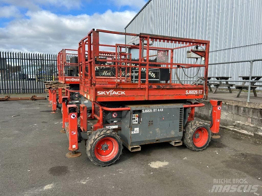 SkyJack SJ 6826 RT رافعات مقصية الشكل