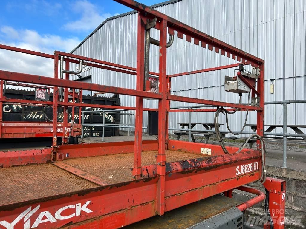 SkyJack SJ 6826 RT رافعات مقصية الشكل