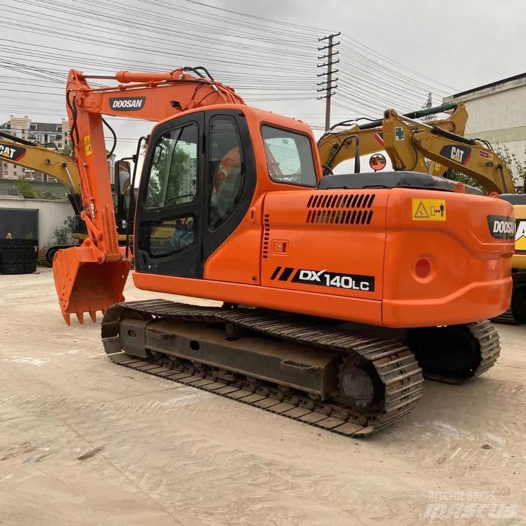 Doosan DX 140 LC حفارات زحافة