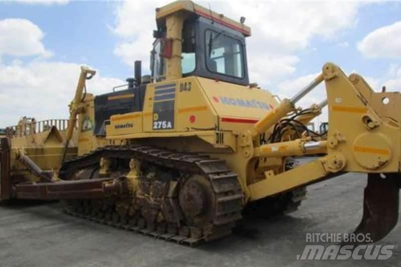 Komatsu D275A-5 بلدوزرات مجنزرة