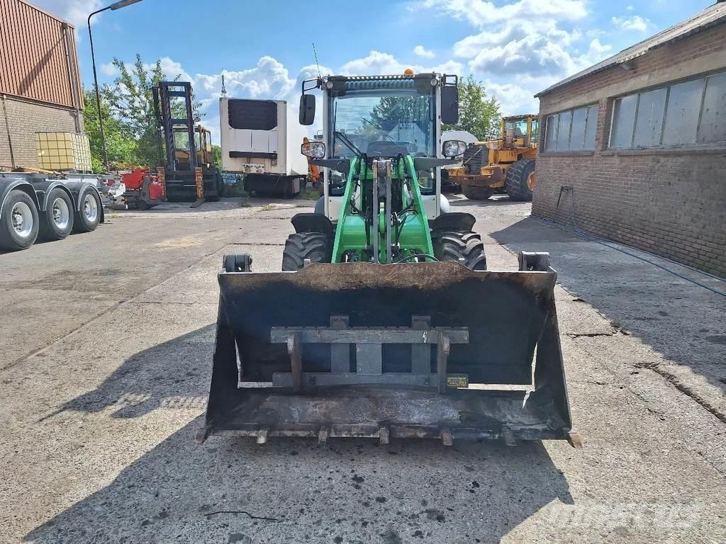 Liebherr L506C لوادر صغيرة