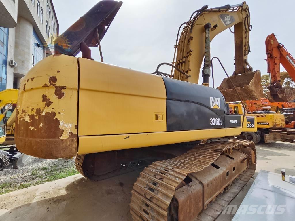 CAT 336 D2 حفارات زحافة
