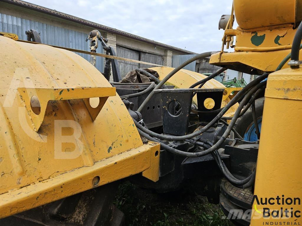  Kirovec K-701 الجرارات