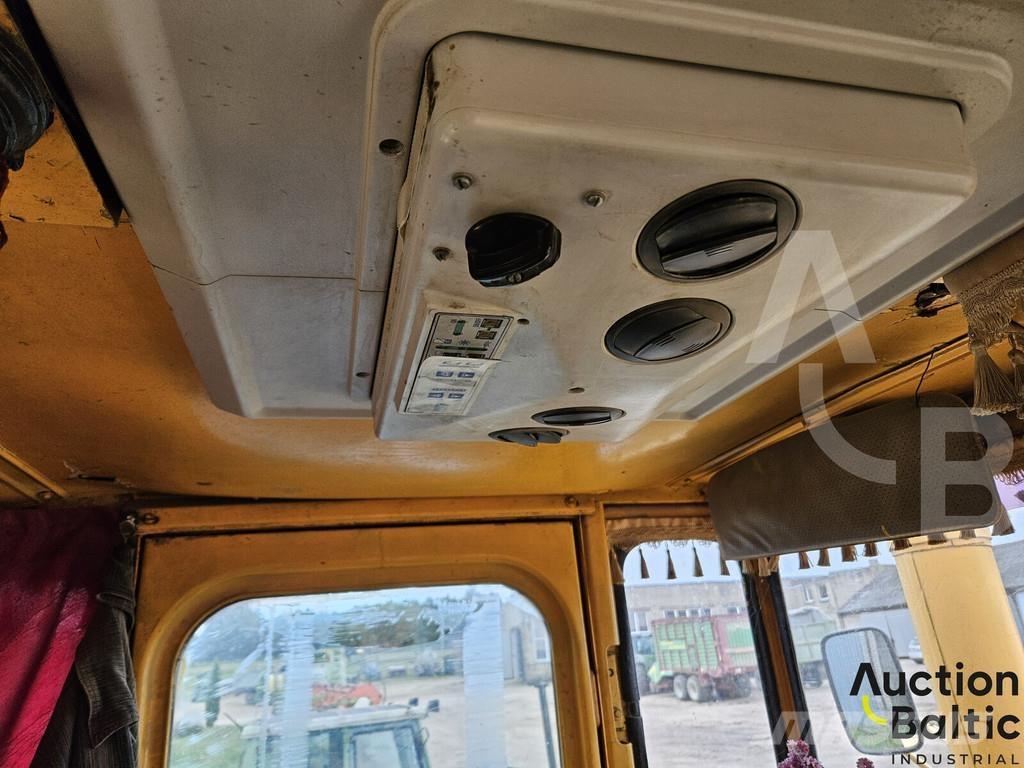  Kirovec K-701 الجرارات