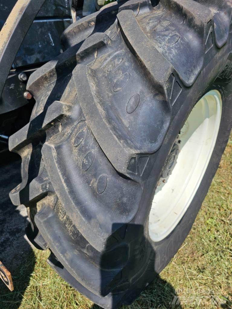 New Holland TM 140 الجرارات