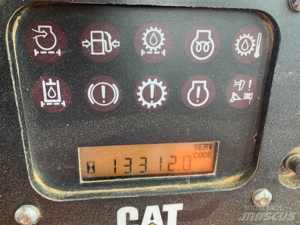 CAT D 6 T بلدوزرات مجنزرة