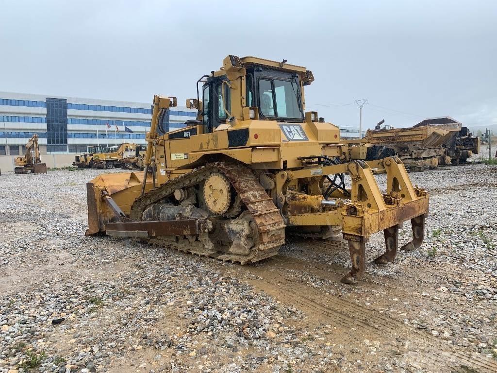 CAT D 6 T بلدوزرات مجنزرة