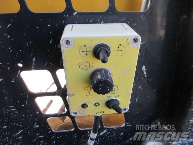 Komatsu SK 815-5EO لوادر انزلاقية التوجيه