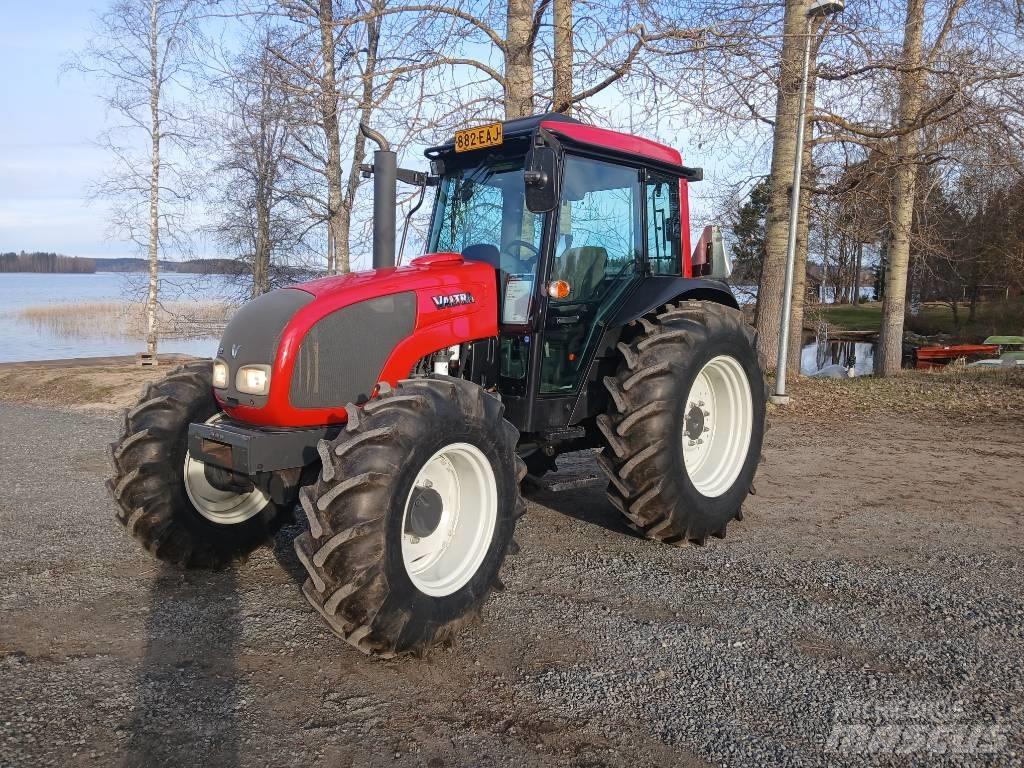 Valtra A 72 الجرارات