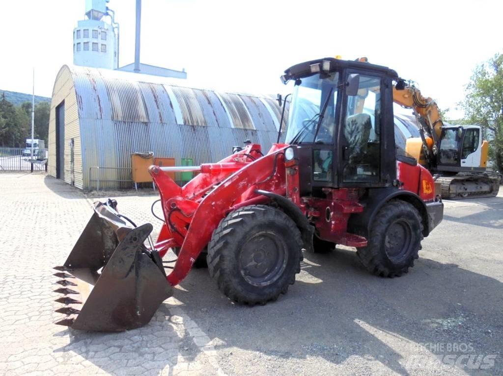 JCB 407 لوادر بعجل