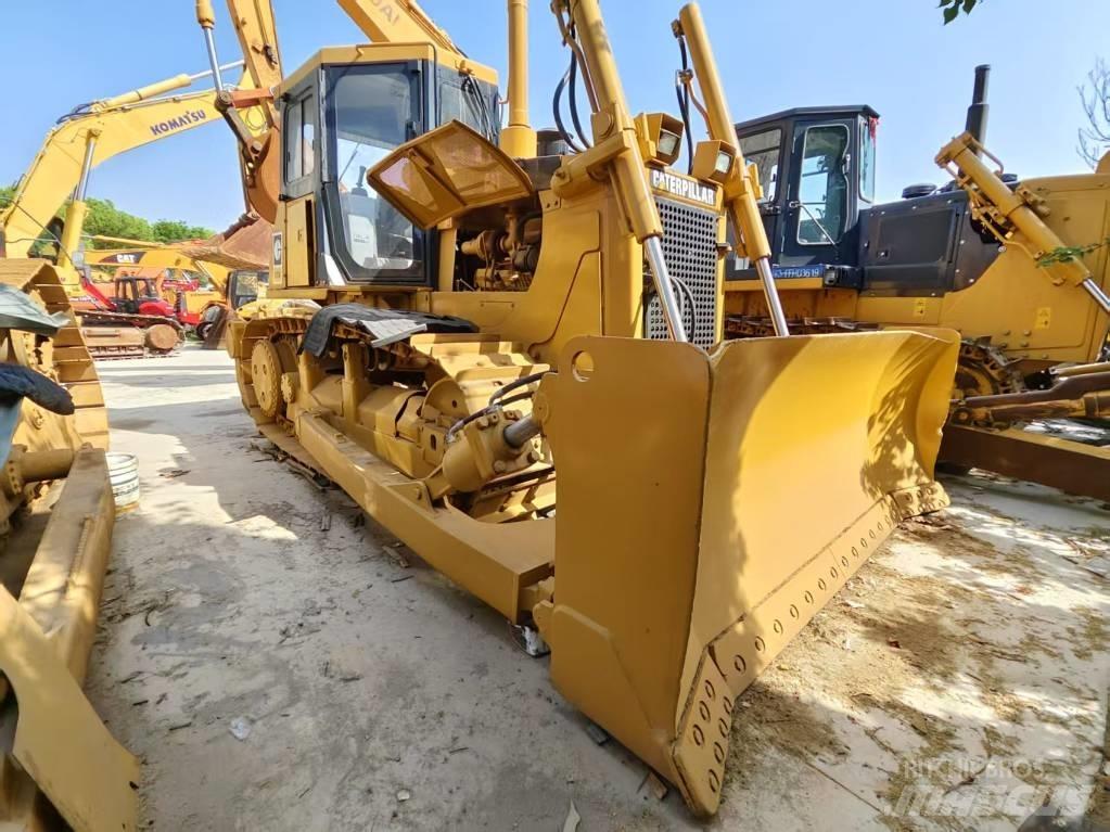 CAT D 7 G بلدوزرات مجنزرة