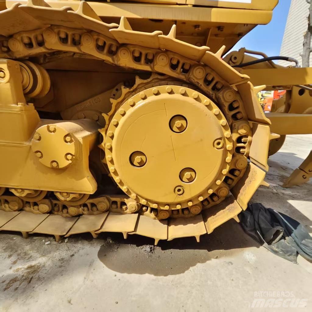 CAT D 7 G بلدوزرات مجنزرة