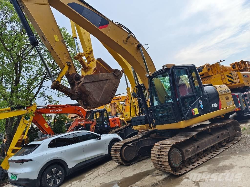 CAT 320 D2 حفارات زحافة