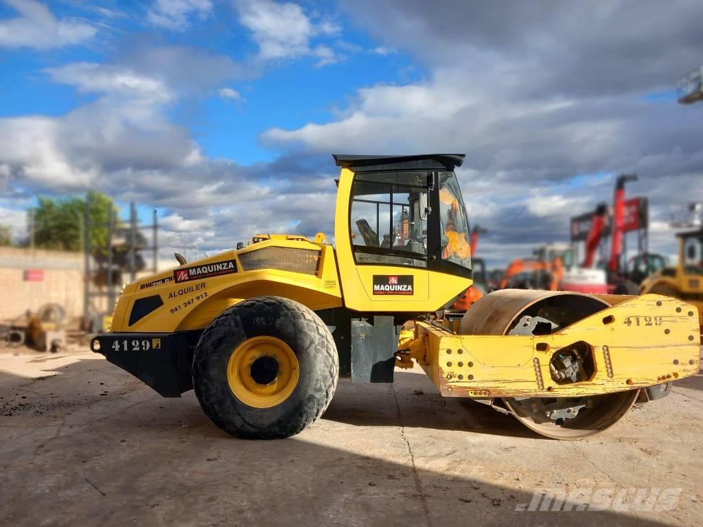 Bomag BW 216 مداحل أحادية الأسطوانة