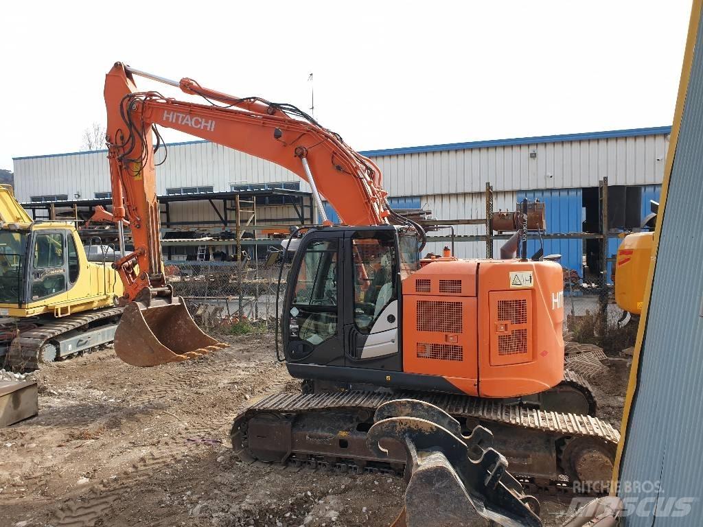 Hitachi ZX225USLC حفارات زحافة