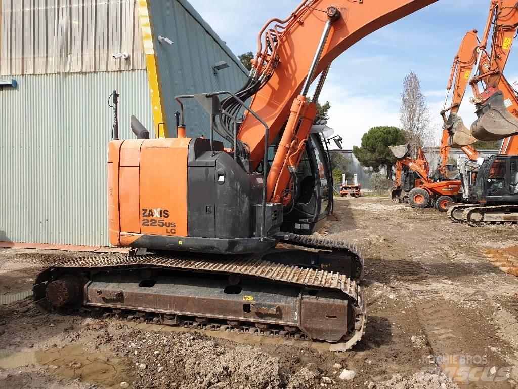 Hitachi ZX225USLC حفارات زحافة