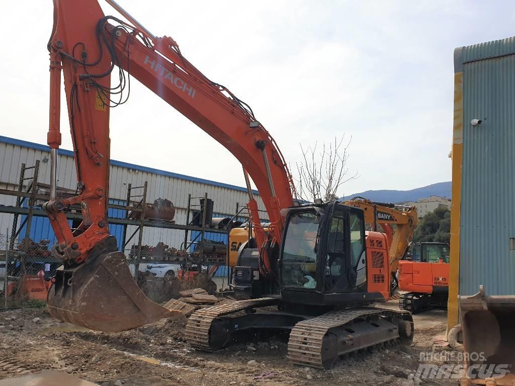 Hitachi ZX225USLC حفارات زحافة