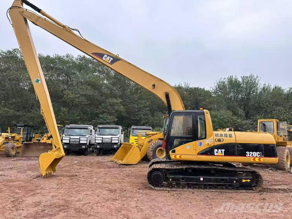 CAT 320 C L حفارات طويلة الذراع