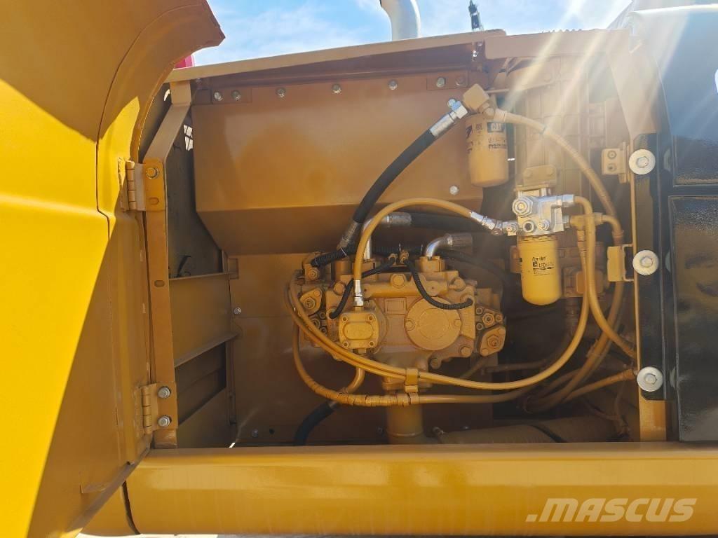 CAT 320 C L حفارات زحافة