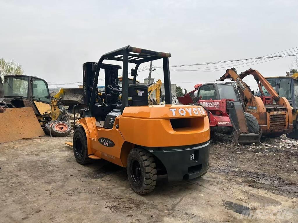 Toyota 5 ton شاحنات الديزل