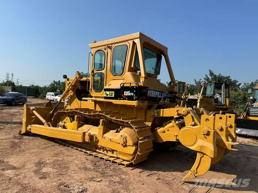 CAT D 7 G بلدوزرات مجنزرة
