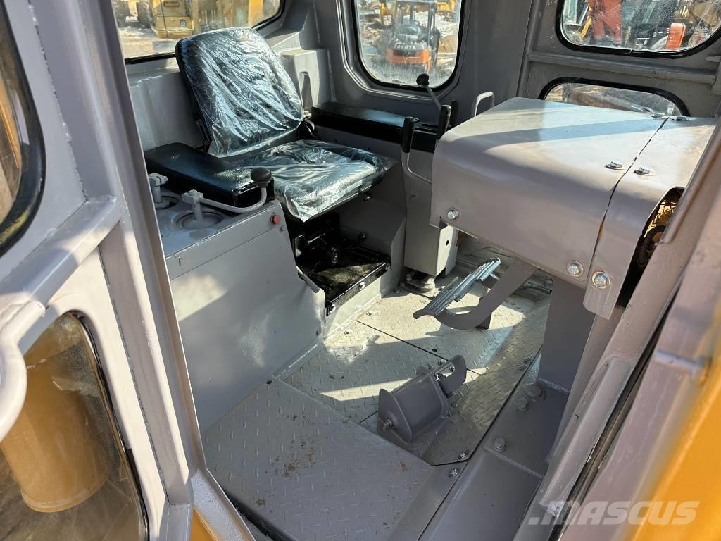 CAT D 7 G بلدوزرات مجنزرة