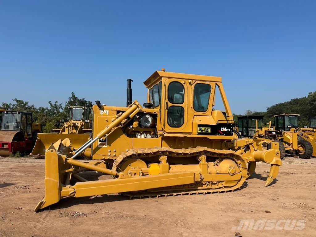 CAT D 7 G بلدوزرات مجنزرة