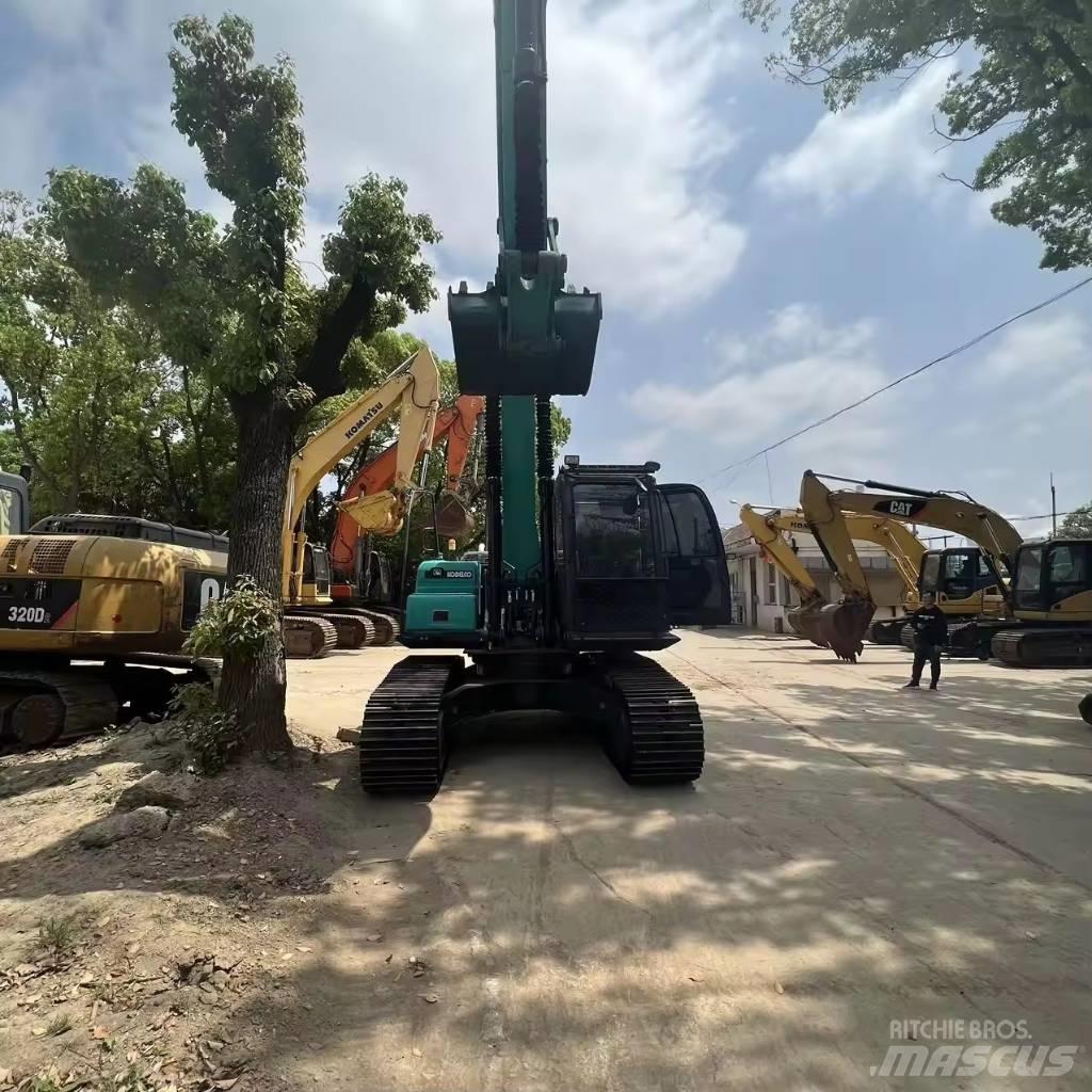 Kobelco SK 200 D حفارات زحافة